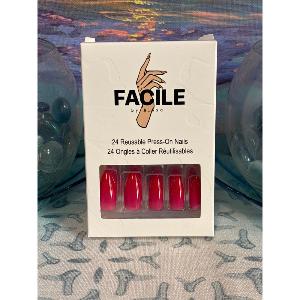 Facile Press-On Nails in Dirty Shirley